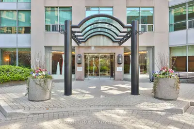 942 Yonge Street 506, Toronto C02, On M4w 3s8