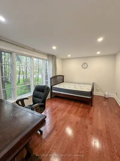 275 Estelle Avenue Unit A, Toronto C14, On M2n 5j4