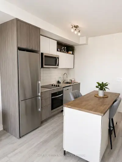 70 Princess Street 2102, Toronto C08, On M5a 0x6