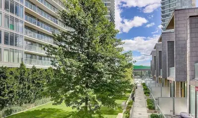 121 Mcmahon Drive Th7, Toronto, On M2k 0c2