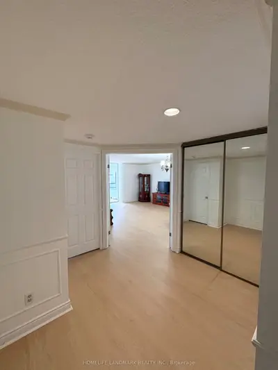 77 Carlton Street 704, Toronto C08, On M5b 2j7