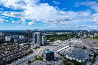 15 Gervais Drive 300, Toronto, On M3c 1y8