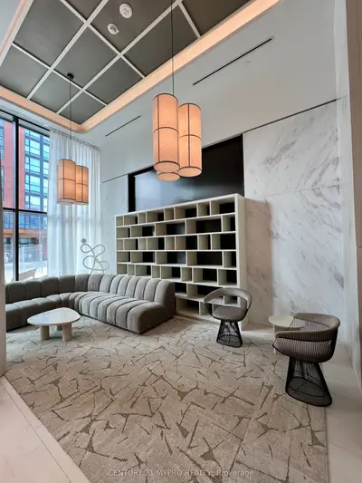 10 Oak Street 302, Toronto C08, On M5a 0z1