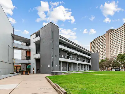 55 Sunny Glenway 310, Toronto C11, On M3c 2z5