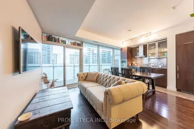 14 York Street 806, Toronto C01, On M5j 2z2