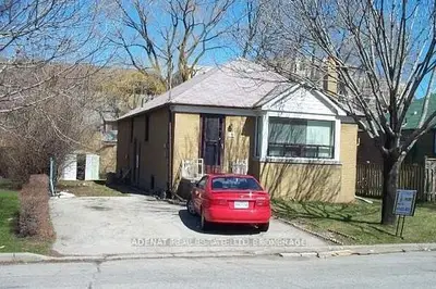 146 Fairholme Avenue Bach, Toronto C04, On M6b 2x2