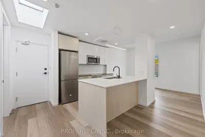 1989 Yonge Street E 304, Toronto C10, On M4s 1z8