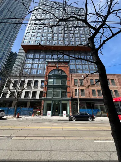 100 Queen Street E 3203, Toronto C08, On M5c 0b5