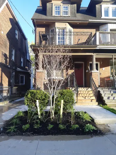 33 Dupont Street #2 Main, Toronto C02, On M5r 1v3