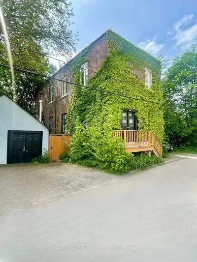 156 Sussex Mews, Toronto C01, On M5s 2k1