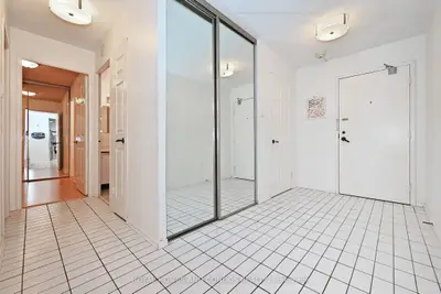45 Carlton Avenue 1111, Toronto C08, On M5b 2h9