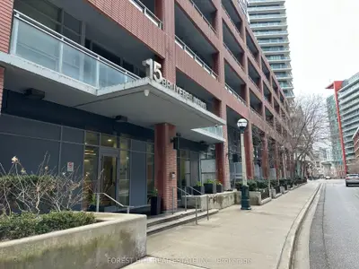 15 Bruyeres Mews 1307, Toronto C01, On M5v 0a7