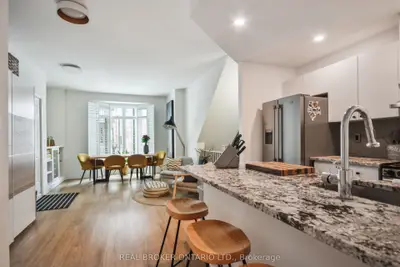 11 Niagara Street 12, Toronto C01, On M5v 3n9