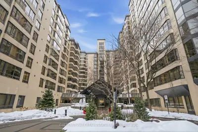 211 St Patrick Street 1206, Toronto C01, On M5t 2y9