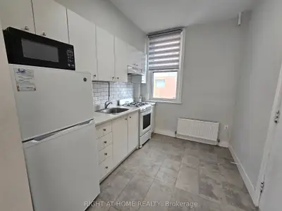 437 Spadina Avenue 3, Toronto C01, On M5t 2g6