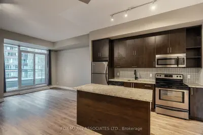 112 George Street 403, Toronto C08, On M5a 2m5