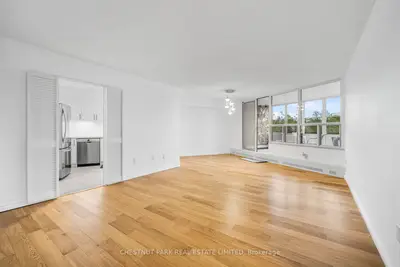 60 Pavane Linkway 206, Toronto, On M3c 1a1