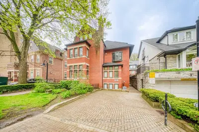 228 St. George Street Th 15, Toronto C02, On M5r 2n5