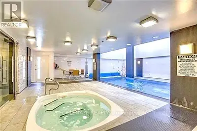 21 Carlton Street 2201, Toronto C08, On M5b 1l3