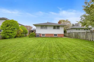 27 Skyview Crescent, Toronto, On M2j 1b7