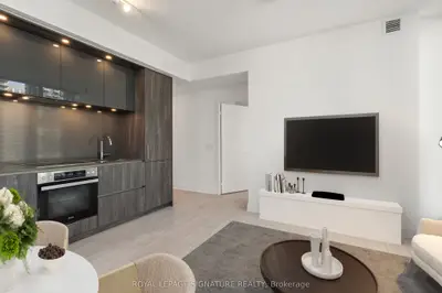 35 Mercer Street 2514, Toronto C01, On M5v 0t8