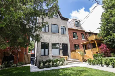 900 Manning Avenue Main, Toronto C02, On M6g 2x4
