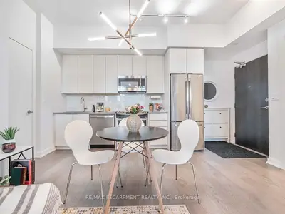 50 Bruyeres Mews 216, Toronto C01, On M5v 0g7