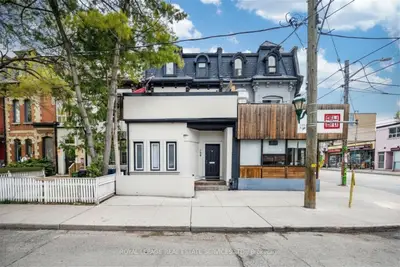294 Gerrard Street E, Toronto, On M5a 2g4