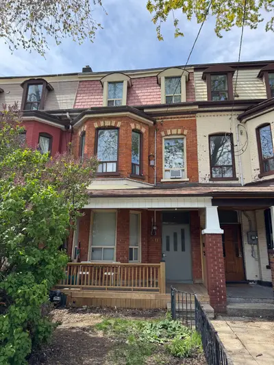 50 Grove Avenue 4, Toronto C01, On M6j 3b6