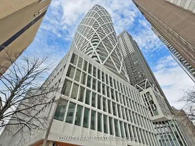 230 Simcoe Street 2713, Toronto C01, On M5t 1t4
