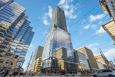 488 University Avenue 3212, Toronto C01, On M5g 0c1