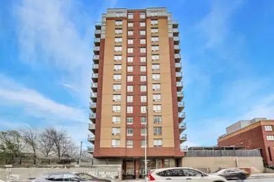 1369 Bloor Street W 401, Toronto C01, On M6p 4j4