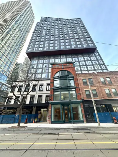 100 Queen Street E 1506, Toronto C08, On M5c 1s6