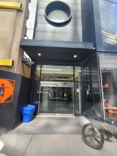215 Queen Street W 1206, Toronto C01, On M5v 0p5