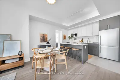 664 Spadina Avenue 209, Toronto C01, On M5s 2h7