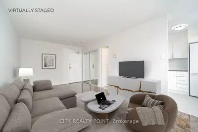 33 Isabella Street 713, Toronto C08, On M4y 2p7
