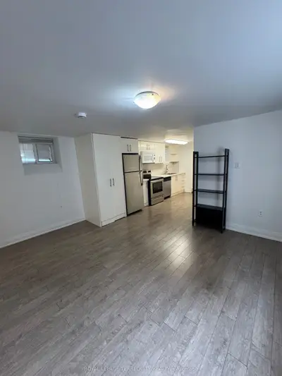 571 Palmerston Avenue Bsmt, Toronto C02, On M6g 2p6
