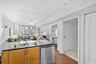 650 Queens Quay W 803, Toronto, On M5v 3n2