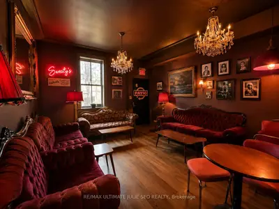 13 Ossington Avenue, Toronto, On M6j 2y8