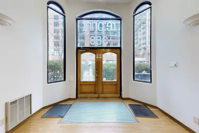 388 Parliament Street Main, Toronto C08, On M5a 2z7