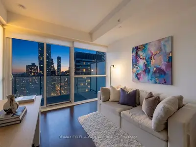 15 Grenville Street 3707, Toronto C01, On M4y 0b9
