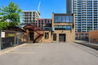 388 Parliament Street, Toronto, On M5a 2z7