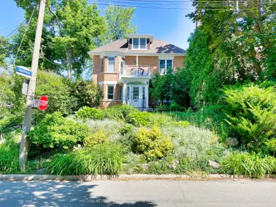 18 Shorncliffe Avenue, Toronto, On M4v 1t1