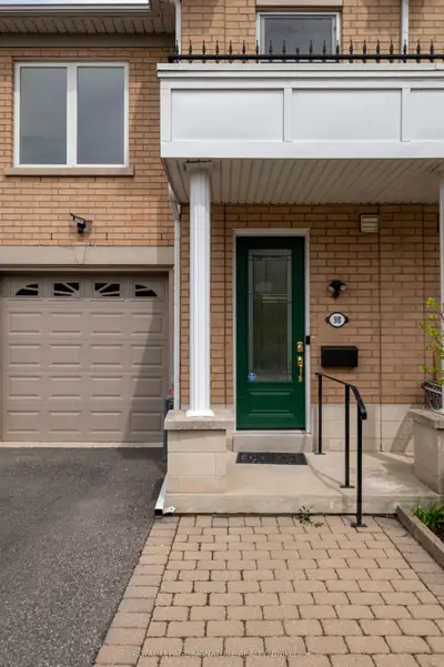 98 Dallimore Circle, Toronto, On M3c 4c5