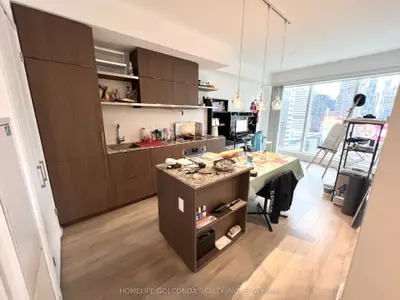 197 Yonge Street 1801, Toronto C08, On M5b 1m4