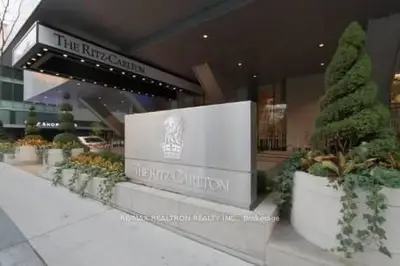 183 Wellington Street W 2303, Toronto C01, On M5v 0a1
