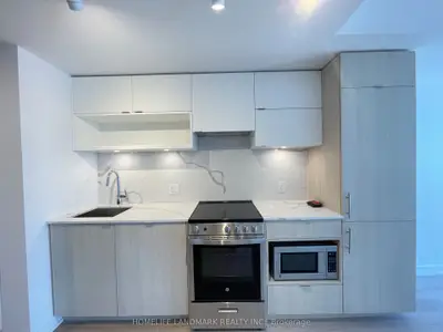 100 Queen Street E 803, Toronto C08, On M5c 0b5