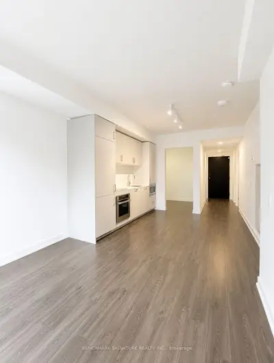 88 Queen Street E 1215, Toronto C08, On M5c 0b6