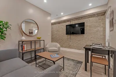 216 Seaton Street 1, Toronto C08, On M5a 2t4