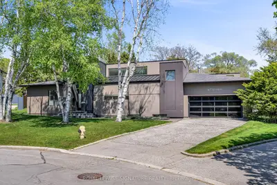 11 Sandpiper Court, Toronto C13, On M3a 3g7